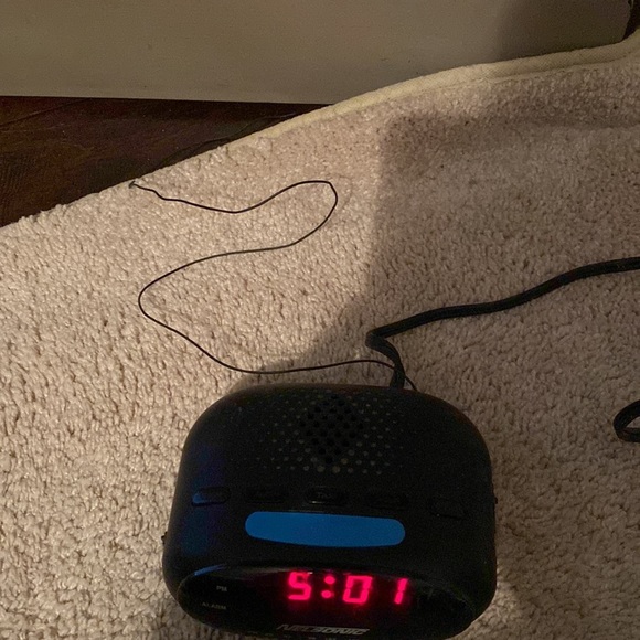 ❤️Nelsonic Clock/Radio Electric With Battery Backup! - Picture 4 of 6
